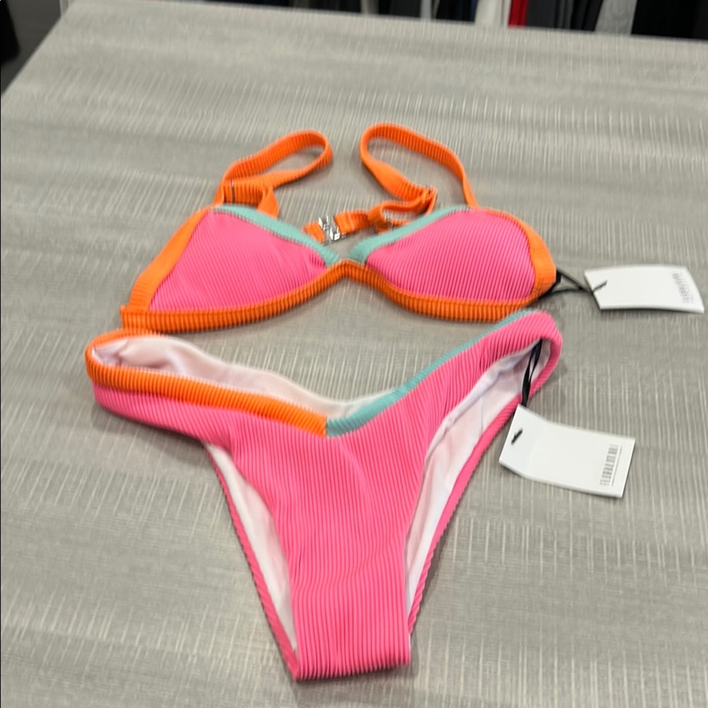 NWT Floralkini Bikini Set. Size Small in top and bottom